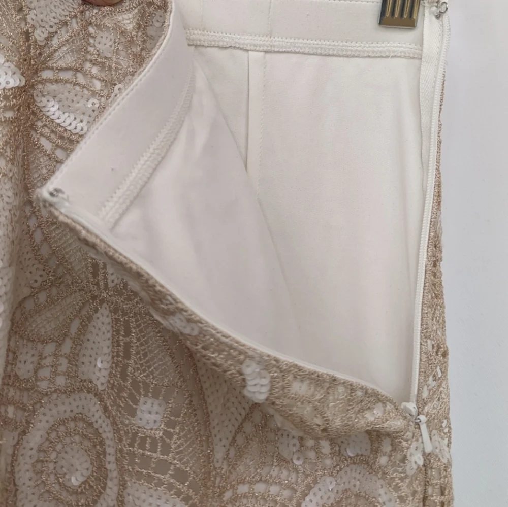Express Mini Skirt Sequinned Metallic Crocheted Lace White Rose Gold size 8 NWT